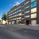 Apartment Quiet 2br Steps From Old Town, Parking Garage