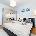 Quiet 2br Steps From Old Town, Parking Garage * Reval