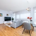Quiet 2br Steps From Old Town, Parking Garage * Reval