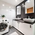 Quiet 2br Steps From Old Town, Parking Garage Apartment Reval