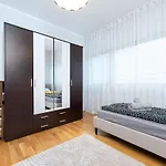 Quiet 2br Steps From Old Town, Parking Garage Apartment Reval