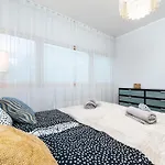 Quiet 2br Steps From Old Town, Parking Garage * Reval