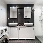 Quiet 2br Steps From Old Town, Parking Garage *