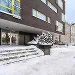 Quiet 2br Steps From Old Town, Parking Garage *