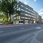 Quiet 2br Steps From Old Town, Parking Garage *