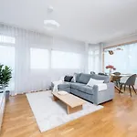 Quiet 2br Steps From Old Town, Parking Garage Apartment Reval