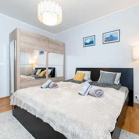 Quiet 2br Steps From Old Town, Parking Garage * Reval