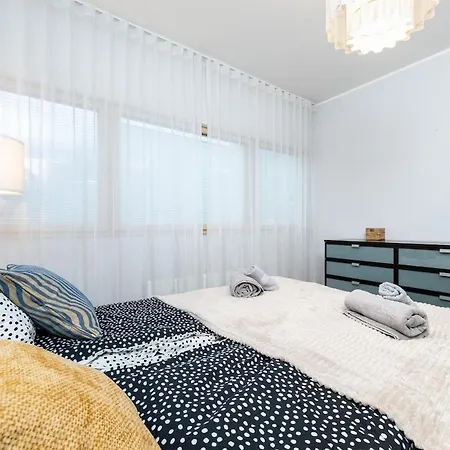 Quiet 2br Steps From Old Town, Parking Garage * Reval