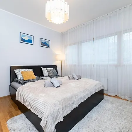 Quiet 2br Steps From Old Town, Parking Garage Apartment Reval