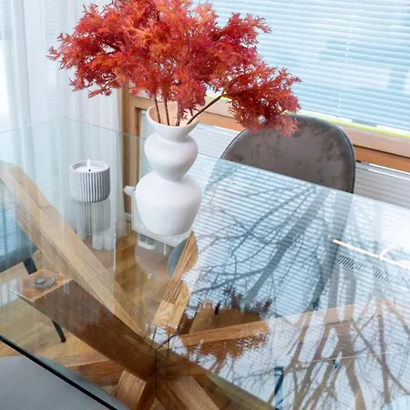Quiet 2br Steps From Old Town, Parking Garage * Reval