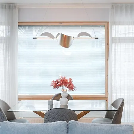 Quiet 2br Steps From Old Town, Parking Garage *