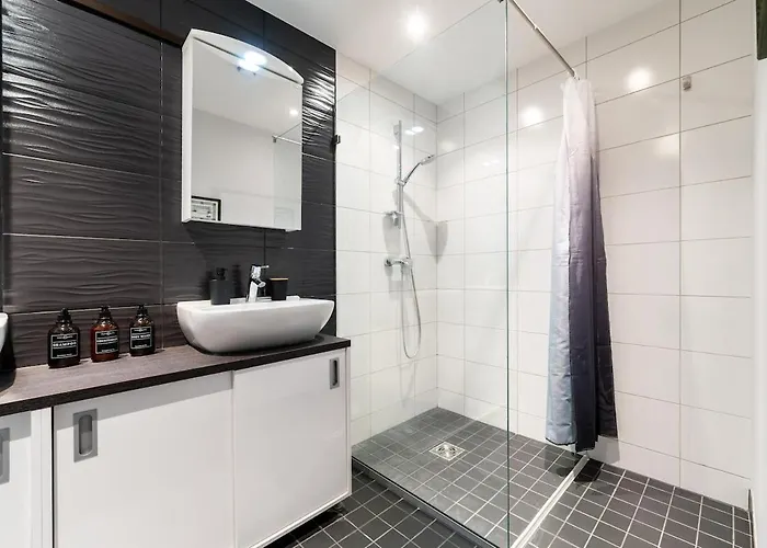 Lägenhet Quiet 2br Steps From Old Town, Parking Garage