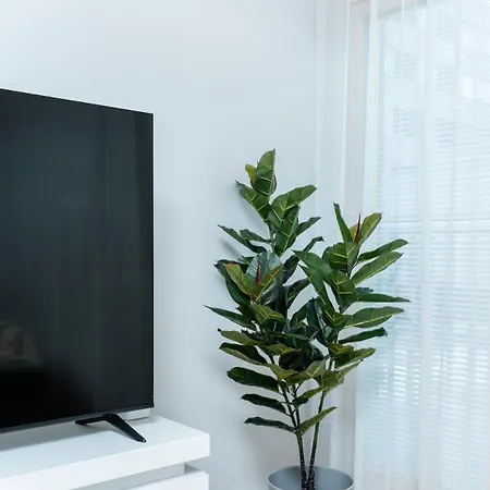 Quiet 2br Steps From Old Town, Parking Garage 탈린